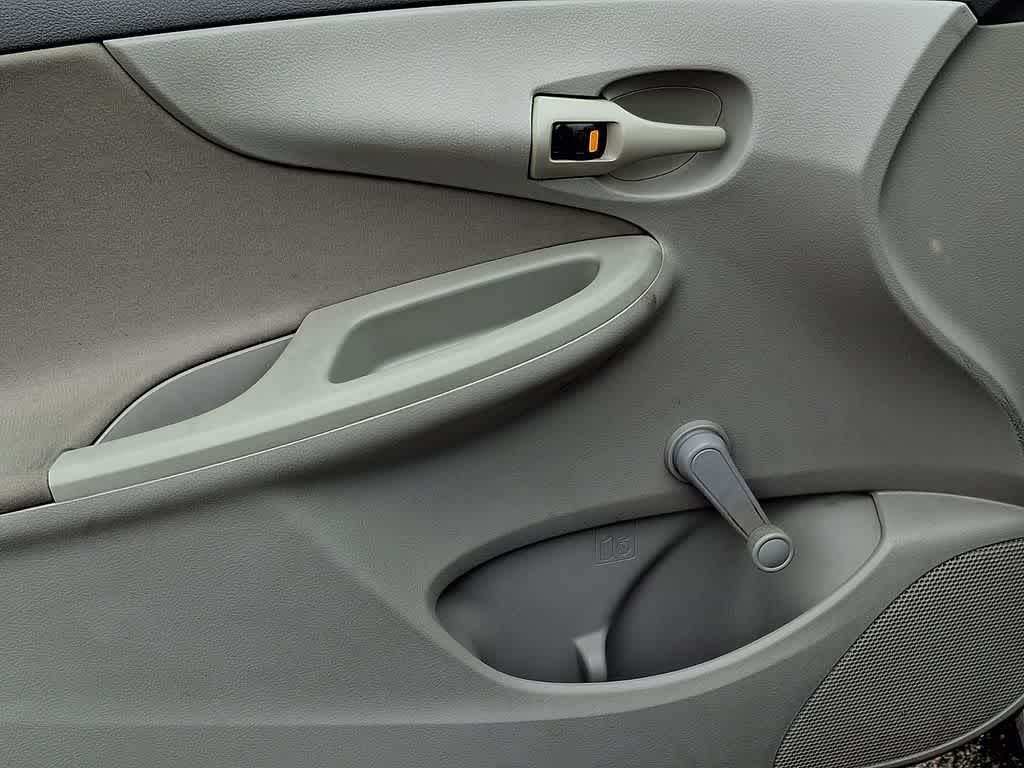 2010 Toyota Corolla 4dr Sdn Auto (Natl)