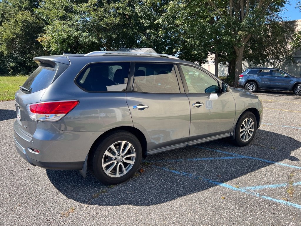 2016 Nissan Pathfinder SV