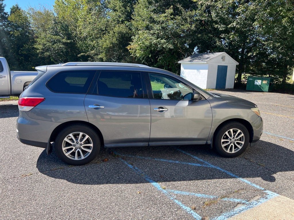 2016 Nissan Pathfinder SV