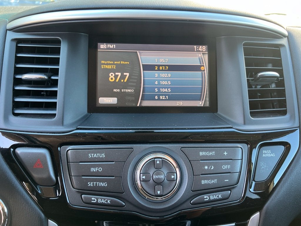 2016 Nissan Pathfinder SV