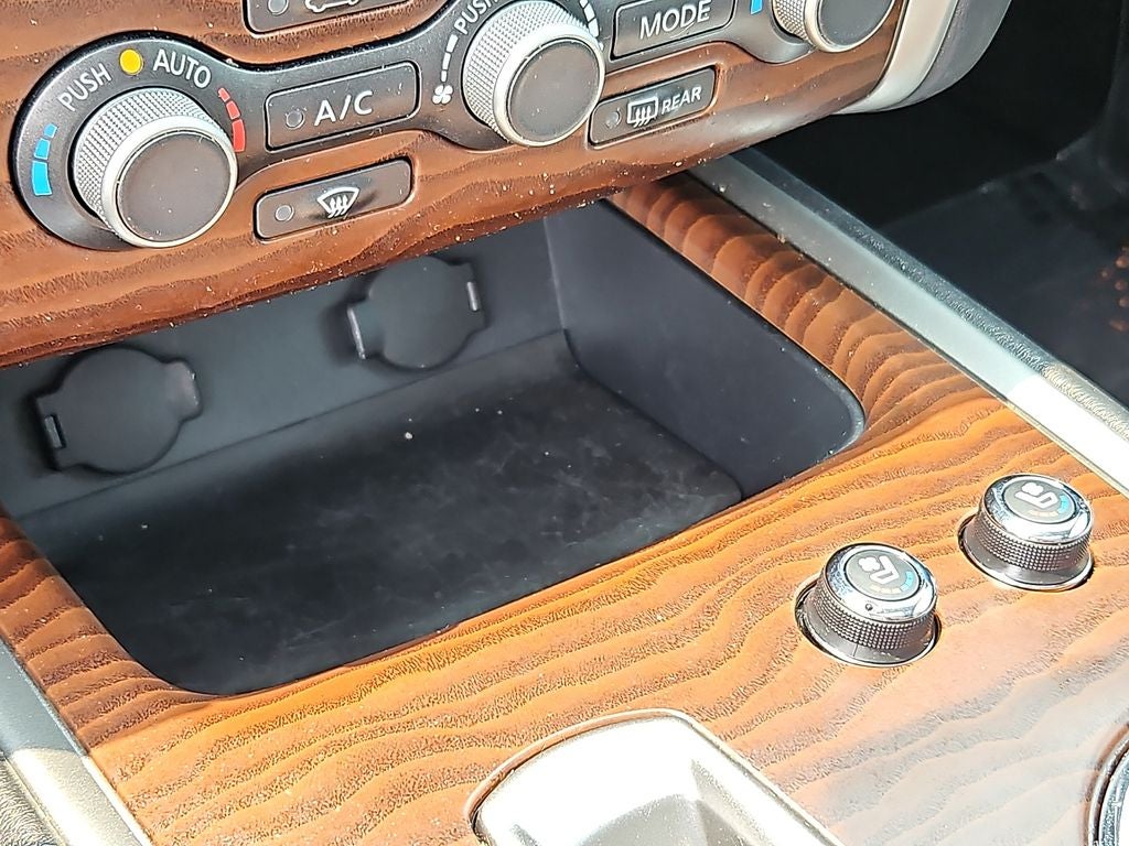 2017 Nissan Pathfinder Platinum