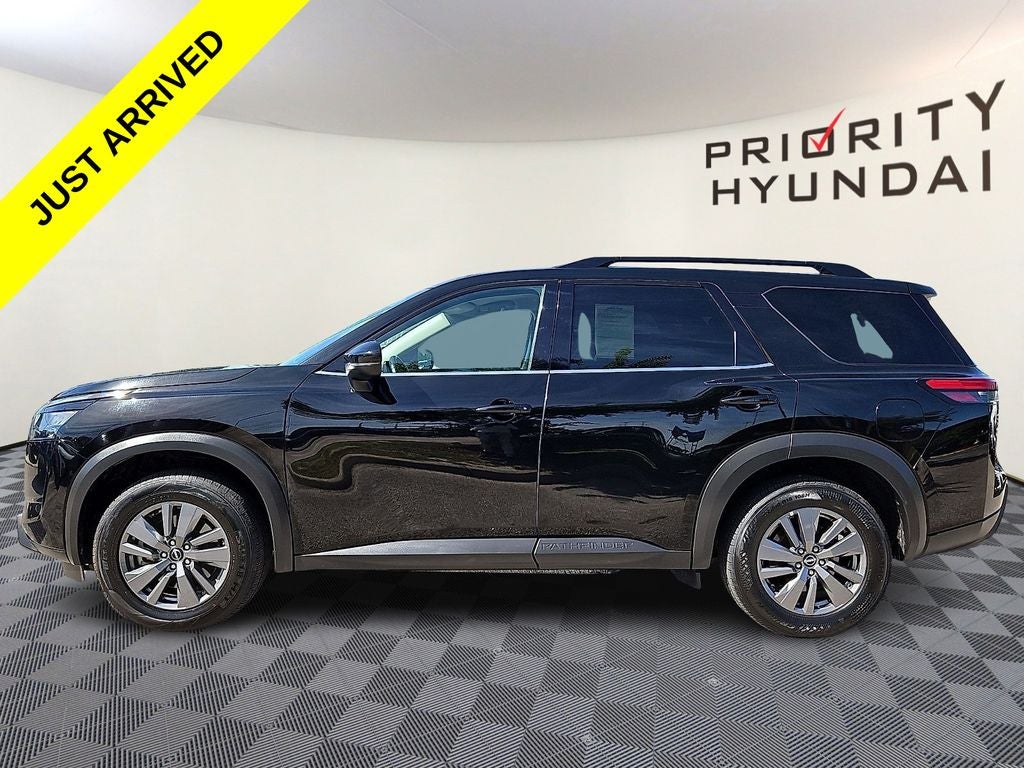2025 Nissan Pathfinder SV