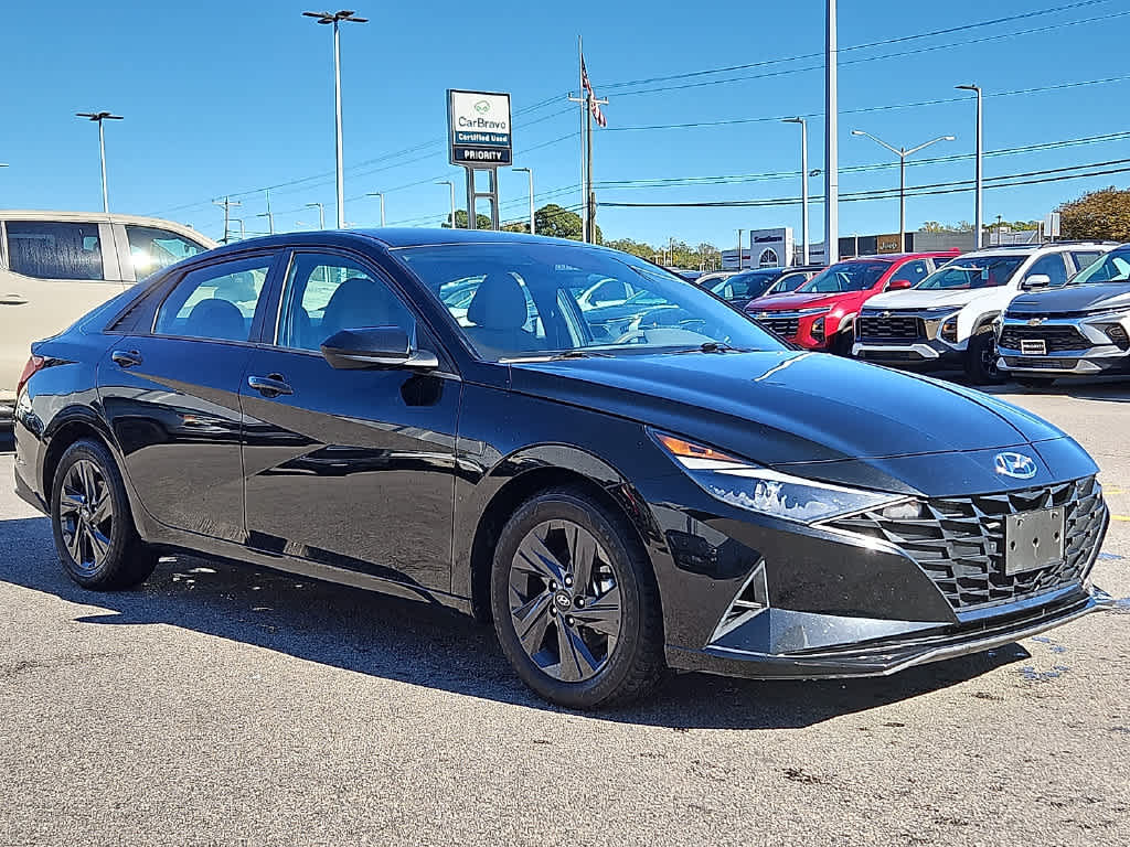 2023 Hyundai ELANTRA SEL