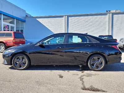 2023 Hyundai ELANTRA SEL