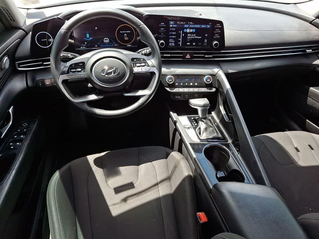 2022 Hyundai ELANTRA SEL