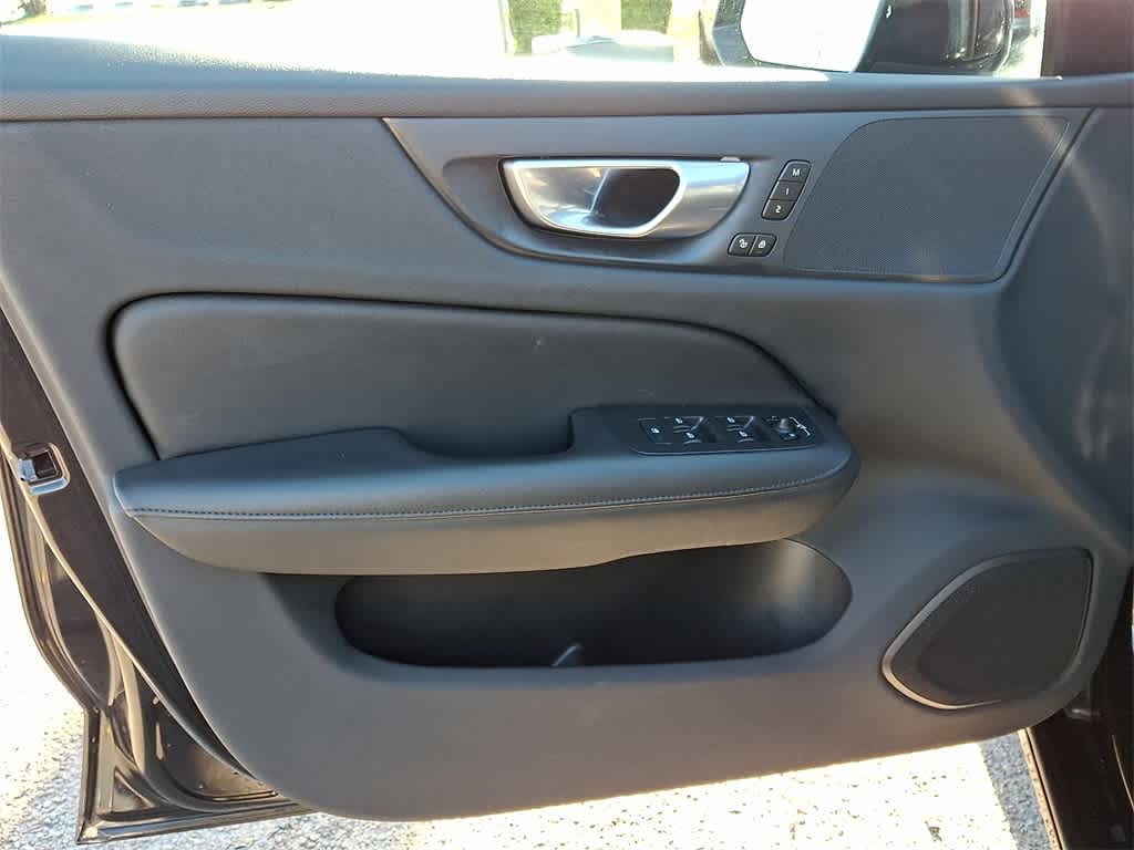 2024 Volvo S60 Core Dark Theme