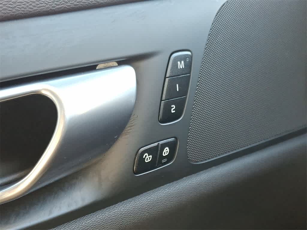 2024 Volvo S60 Core Dark Theme