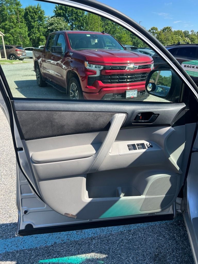 2010 Toyota Highlander Base