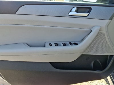 2016 Hyundai SONATA HYBRID SE