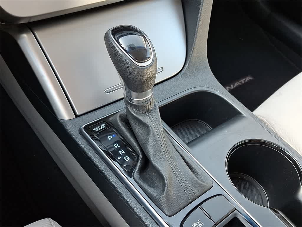 2016 Hyundai SONATA HYBRID SE