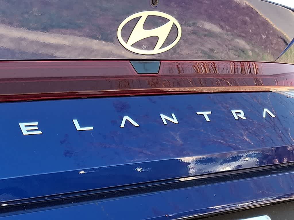 2026 Hyundai ELANTRA SE