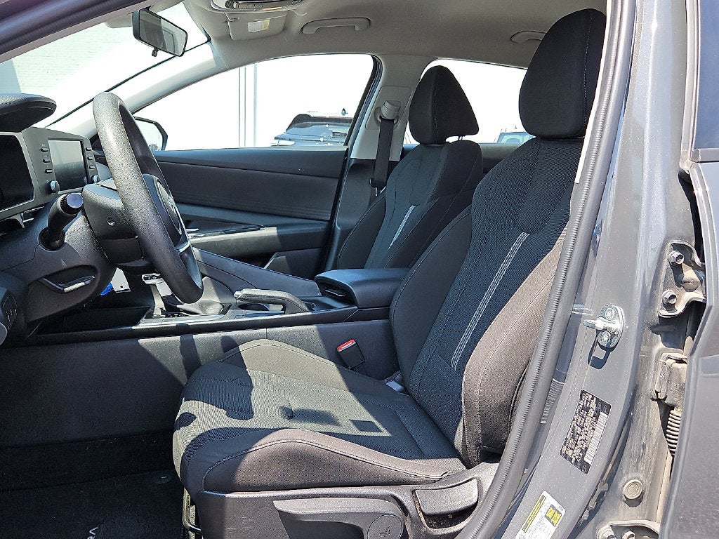 2024 Hyundai ELANTRA SE