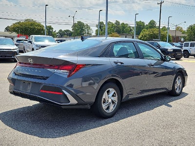 2024 Hyundai ELANTRA SE