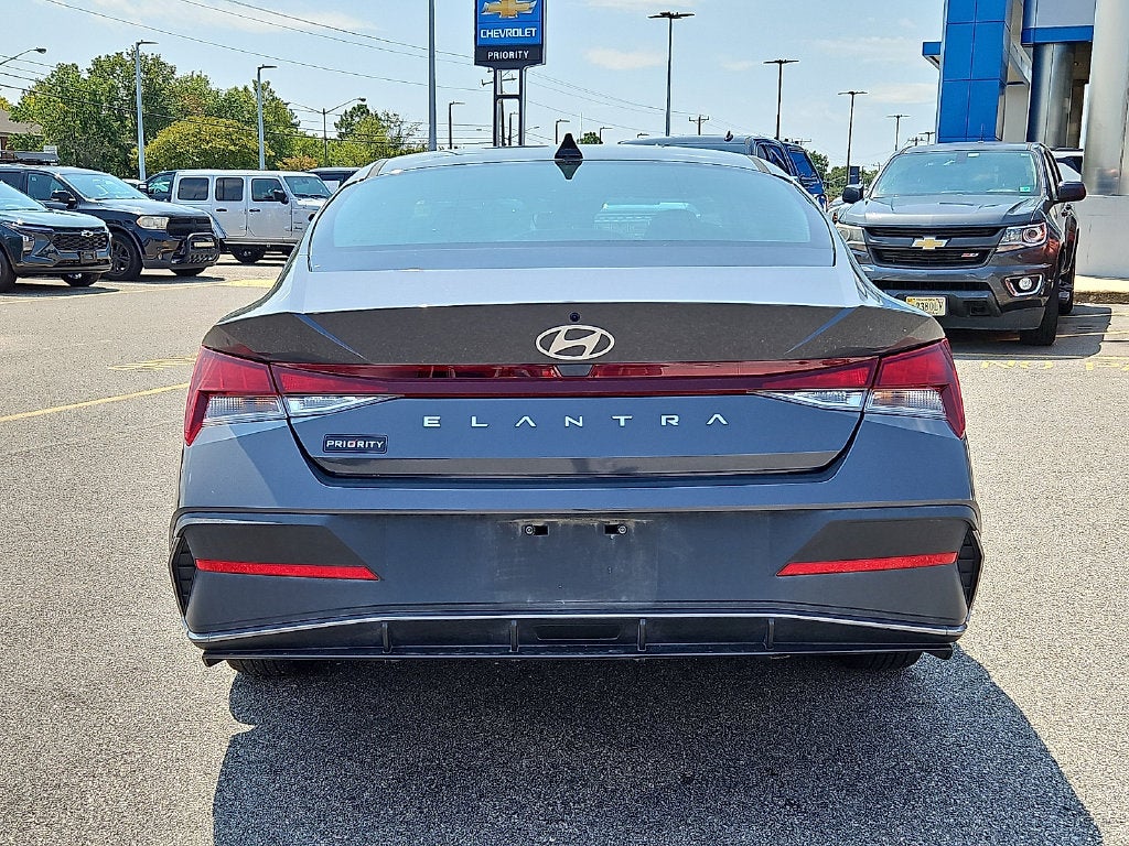 2024 Hyundai ELANTRA SE