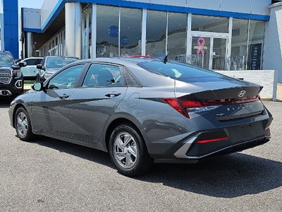 2024 Hyundai ELANTRA SE