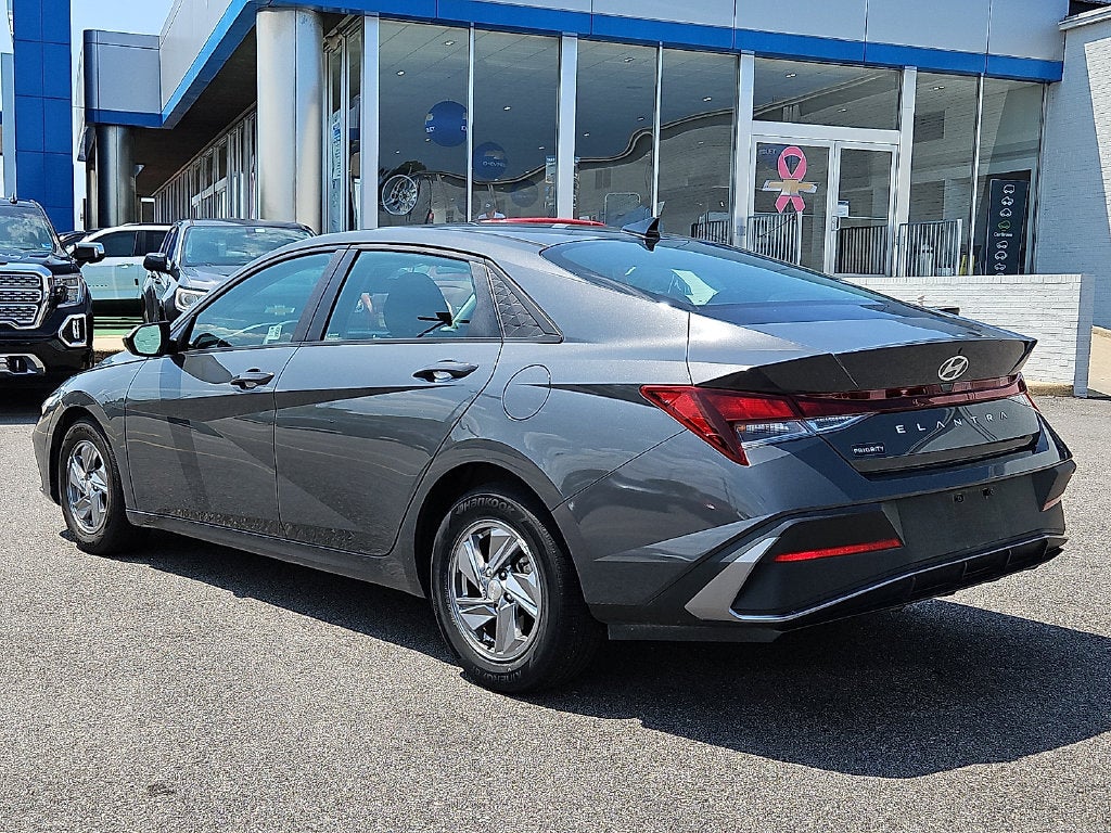 2024 Hyundai ELANTRA SE
