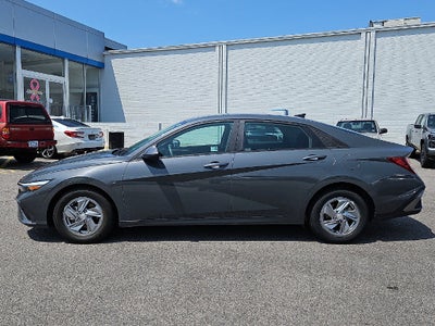 2024 Hyundai ELANTRA SE