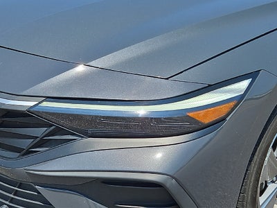 2024 Hyundai ELANTRA SE