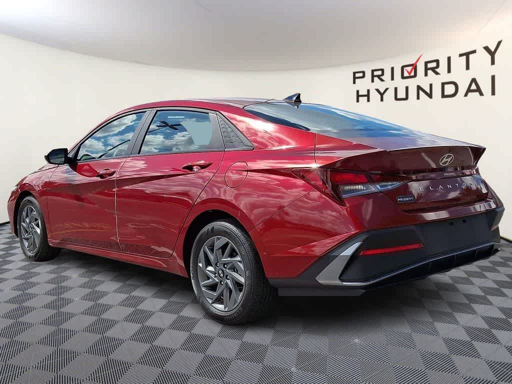 2024 Hyundai ELANTRA SEL