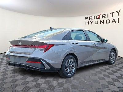 2024 Hyundai ELANTRA SEL