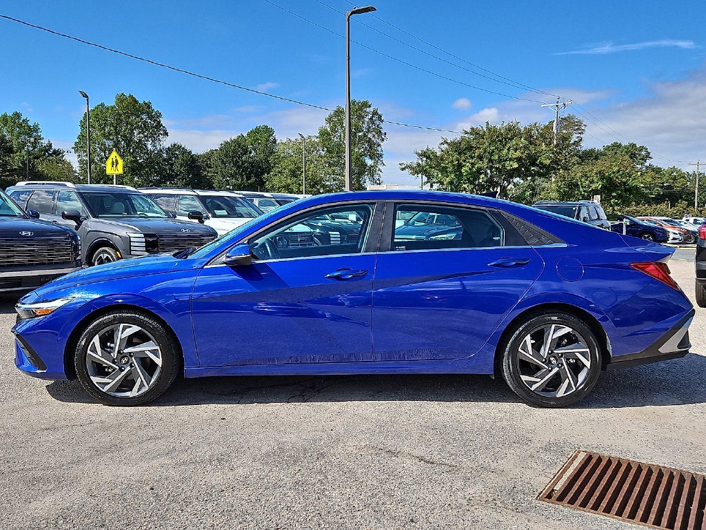 2025 Hyundai ELANTRA Limited