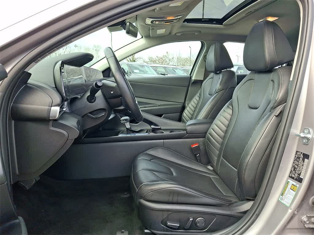 2025 Hyundai ELANTRA Limited