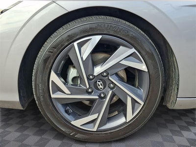 2025 Hyundai ELANTRA Limited