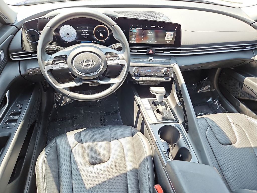 2025 Hyundai ELANTRA Limited