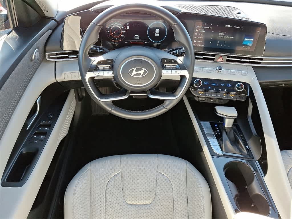 2025 Hyundai ELANTRA Limited