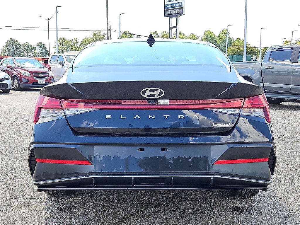 2025 Hyundai ELANTRA Limited
