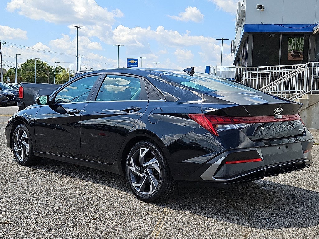 2025 Hyundai ELANTRA Limited