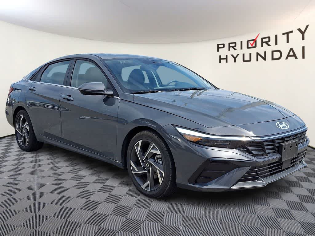 2025 Hyundai ELANTRA Limited