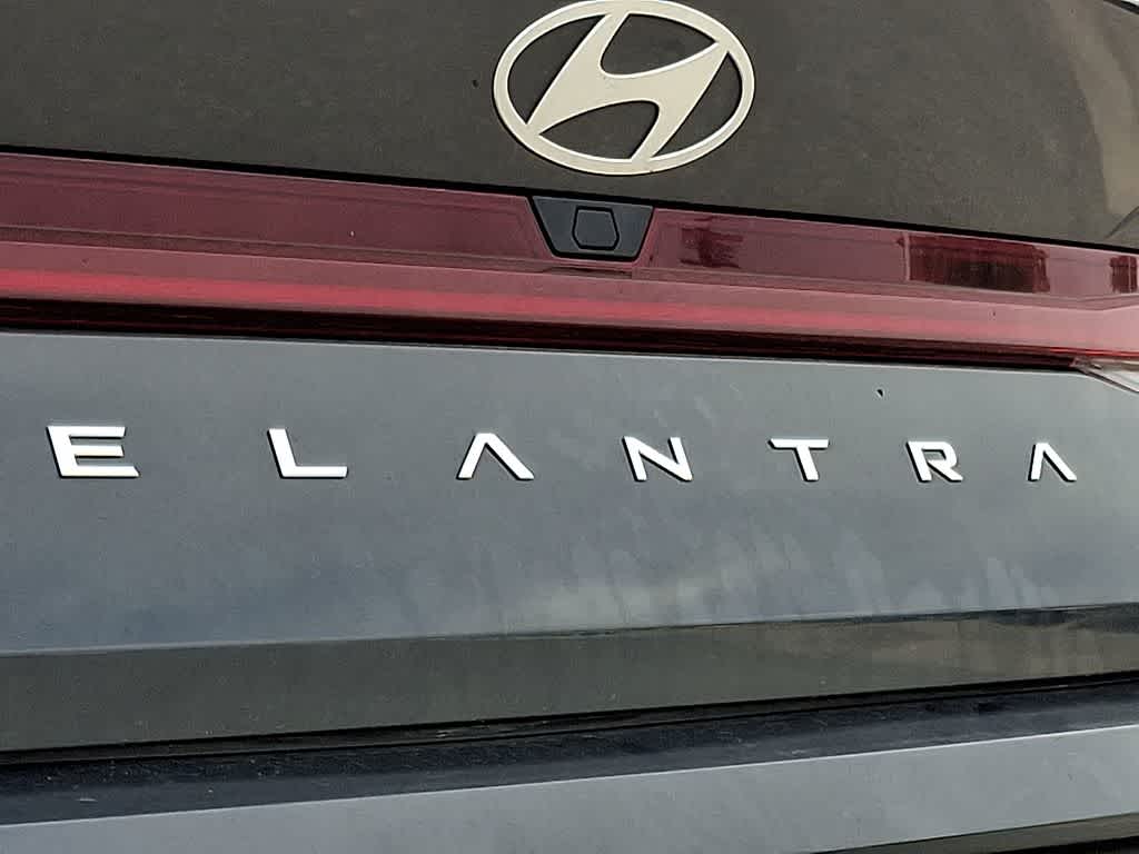 2025 Hyundai ELANTRA Limited
