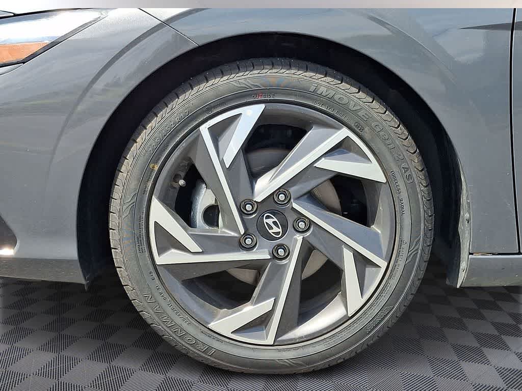 2025 Hyundai ELANTRA Limited