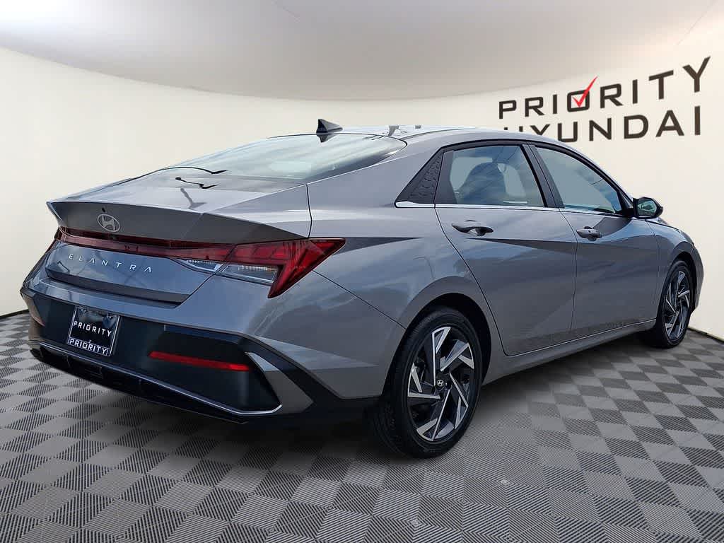 2025 Hyundai ELANTRA SEL Convenience