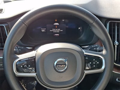 2024 Volvo XC60 Plus Dark Theme