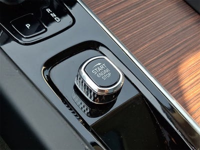 2024 Volvo XC60 Plus Dark Theme