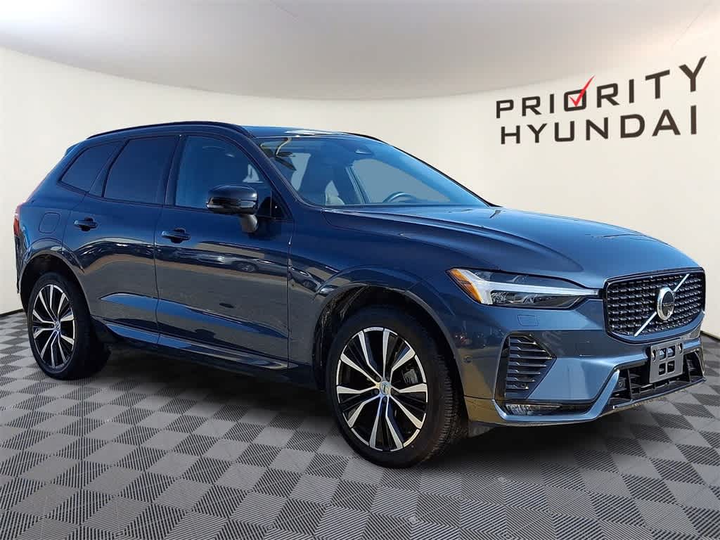 2024 Volvo XC60 Plus Dark Theme