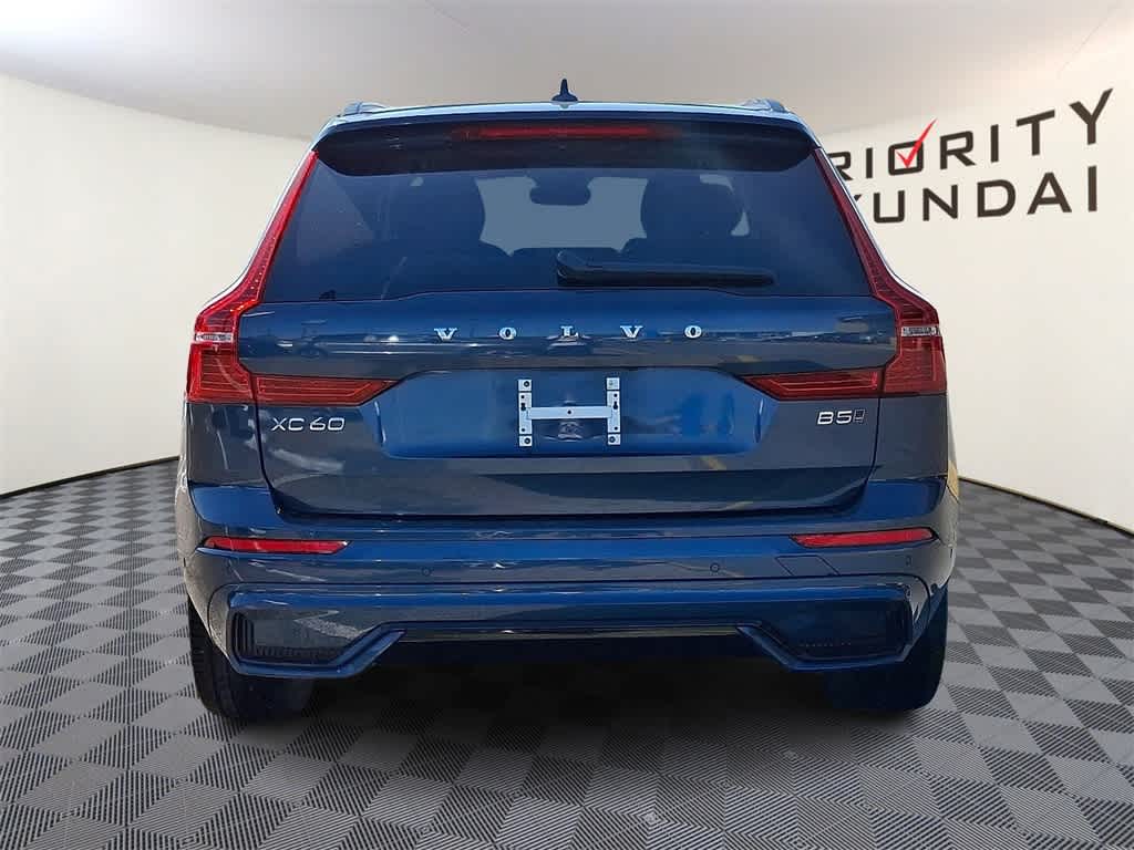 2024 Volvo XC60 Plus Dark Theme
